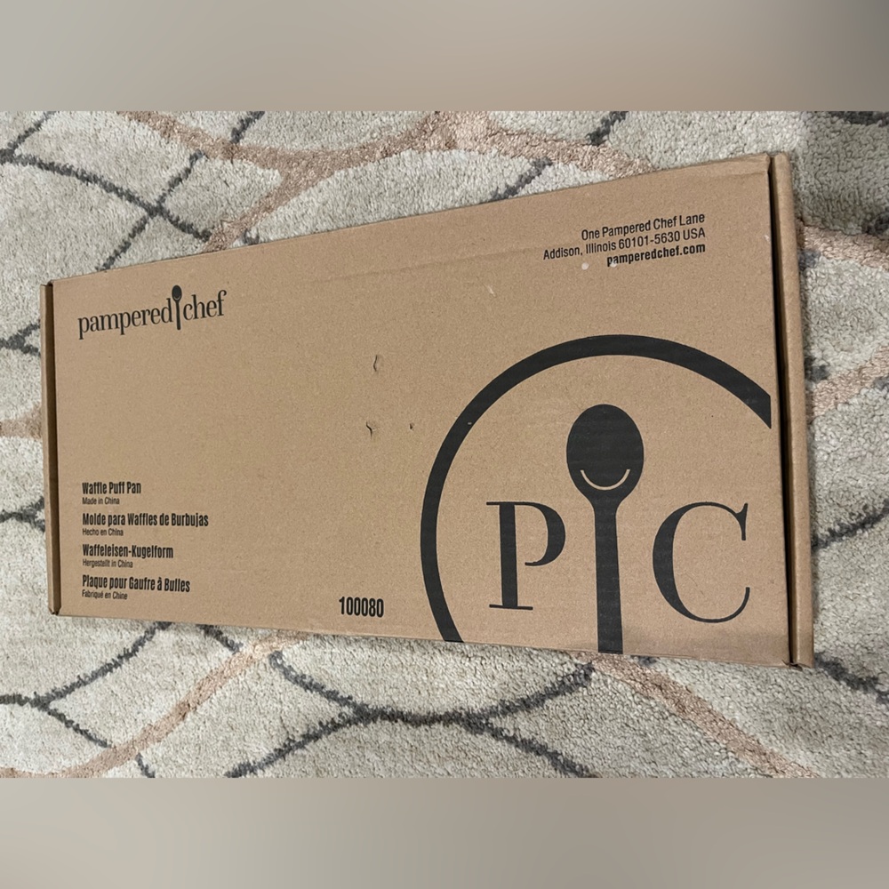 Pampered Chef Waffle Puff Pan in Brown NEW